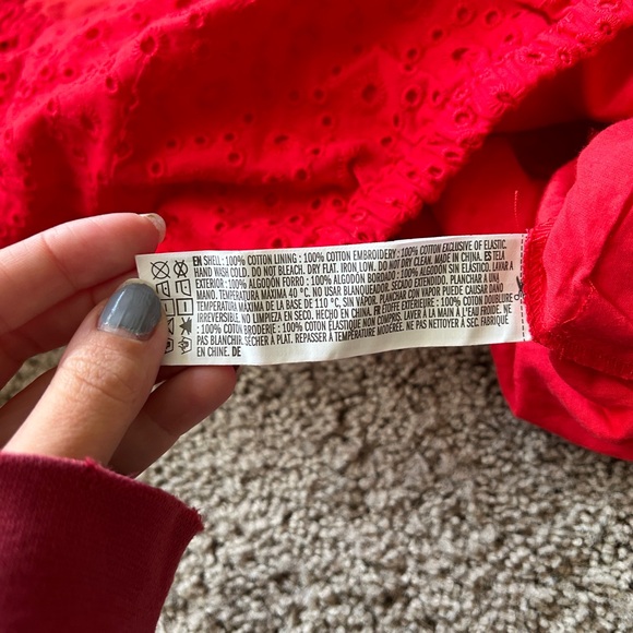 NWT Forever 21 red eyelet puff sleeve crop top - Picture 4 of 4